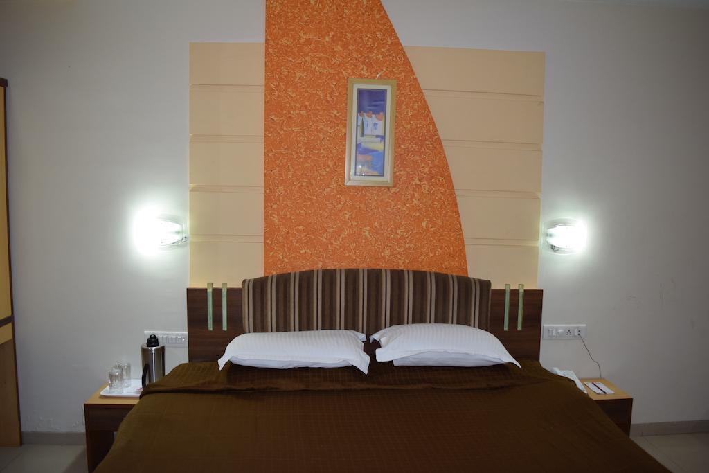 Jai Residency Hotel Gandhidham Room photo