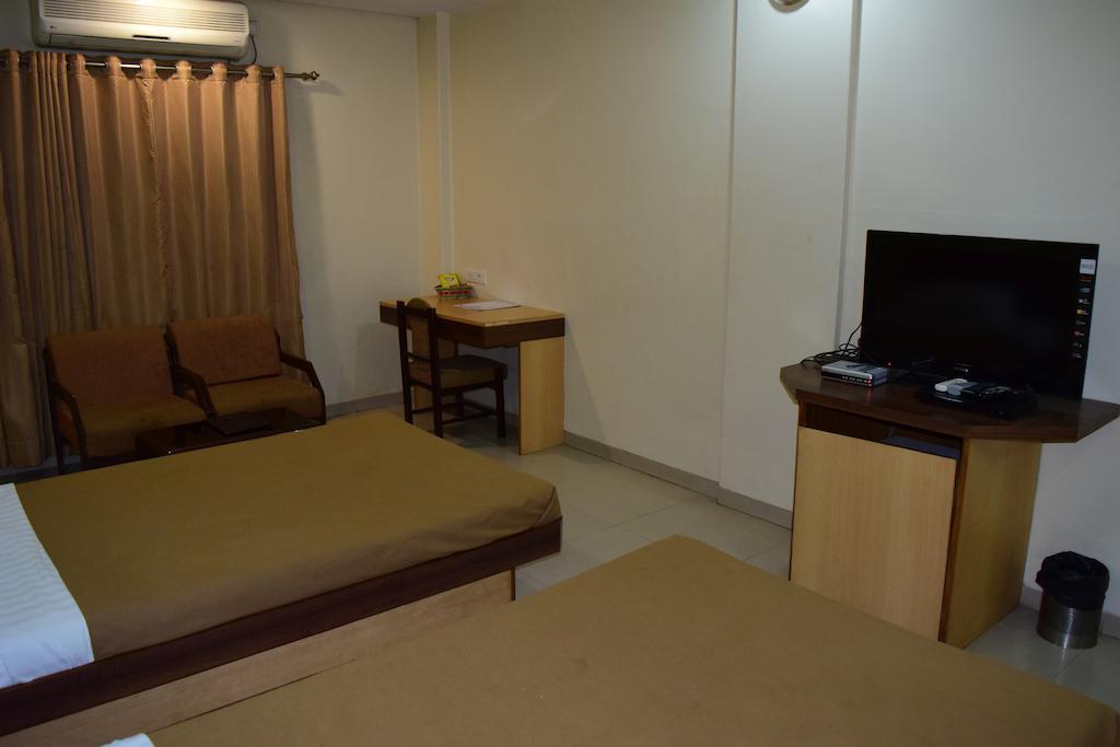 Jai Residency Hotel Gandhidham Room photo